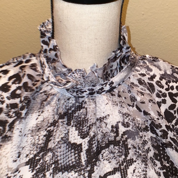 STEM & VINE LADIES BLOUSE - Picture 2 of 7